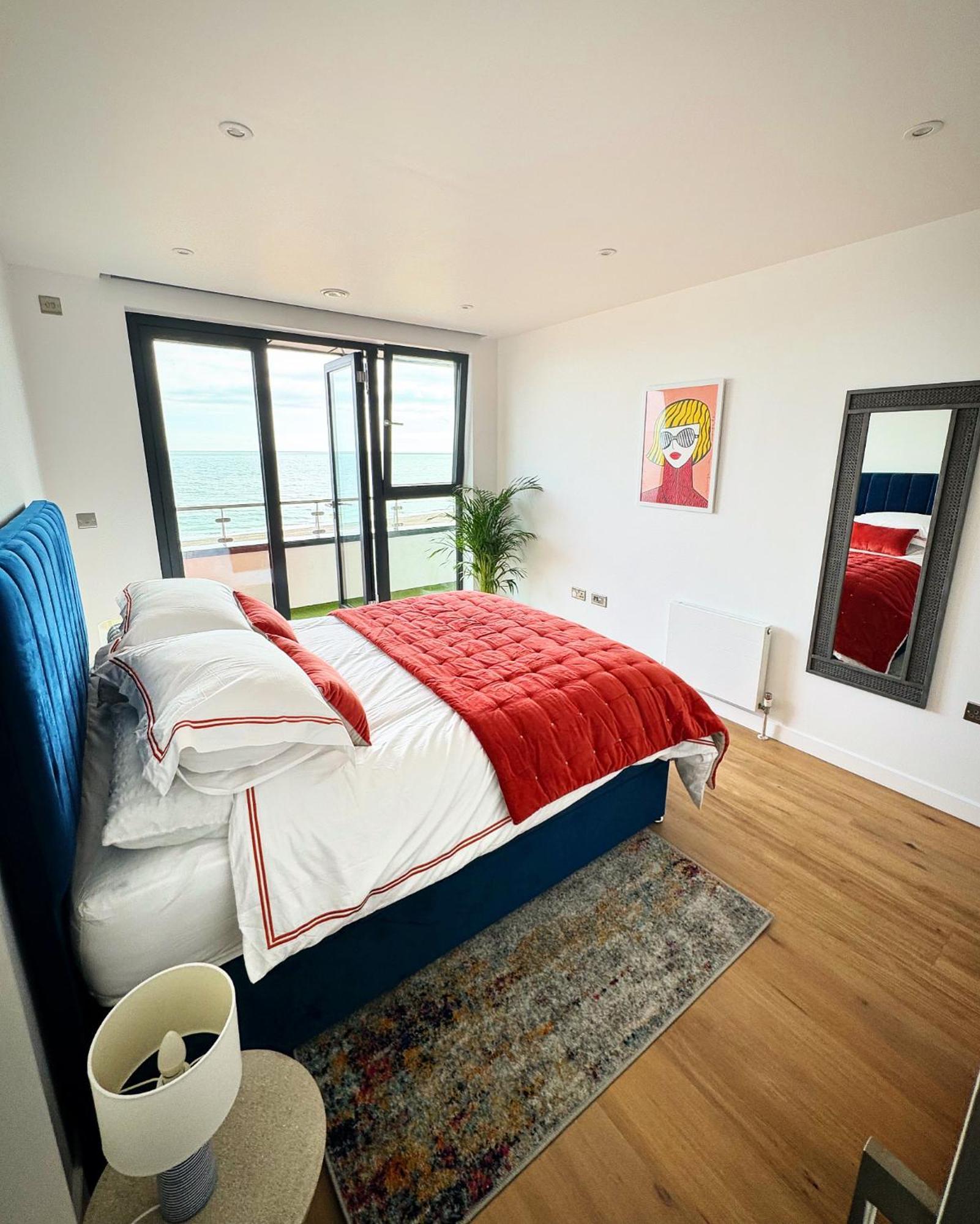 Stunning Beach Front Apartment With Sea Views, Free Parking & Balcony Ράμσγκεϊτ Εξωτερικό φωτογραφία