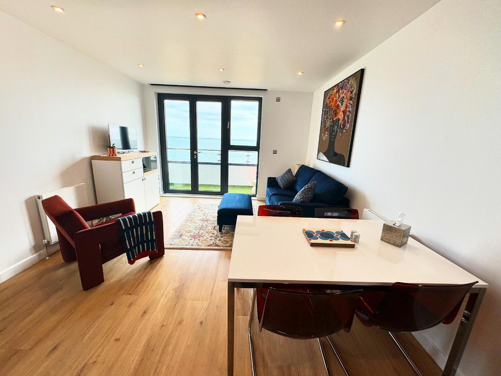 Stunning Beach Front Apartment With Sea Views, Free Parking & Balcony Ράμσγκεϊτ Εξωτερικό φωτογραφία