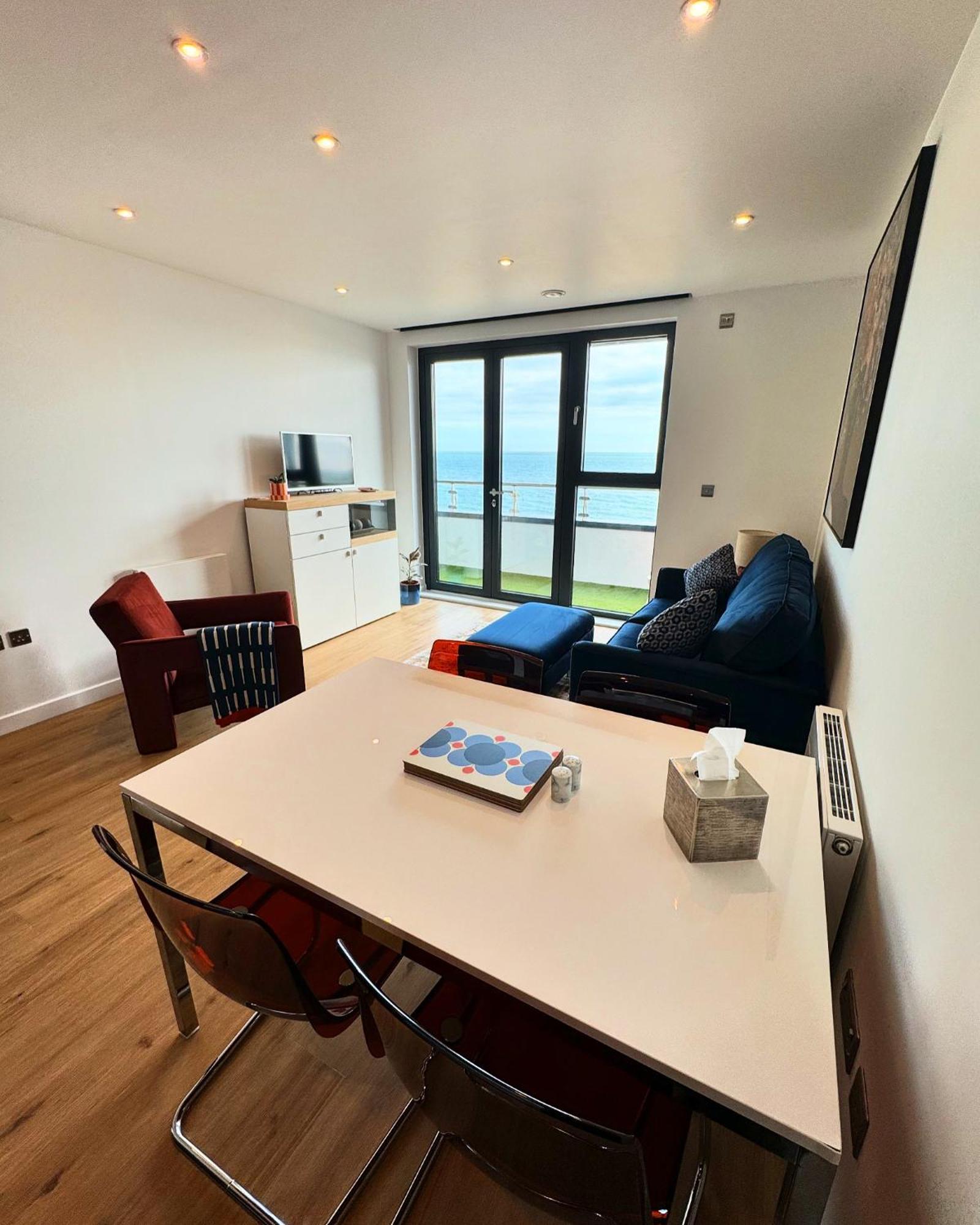 Stunning Beach Front Apartment With Sea Views, Free Parking & Balcony Ράμσγκεϊτ Εξωτερικό φωτογραφία